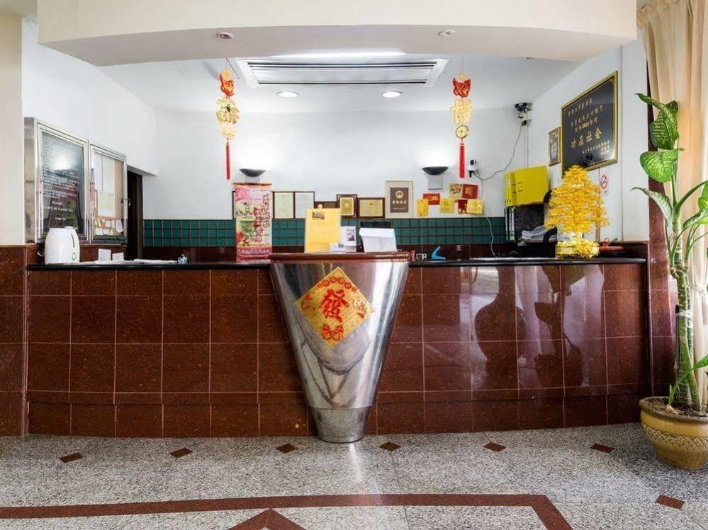 Отель Reddoorz Near Aljunied Mrt Сингапур Экстерьер фото