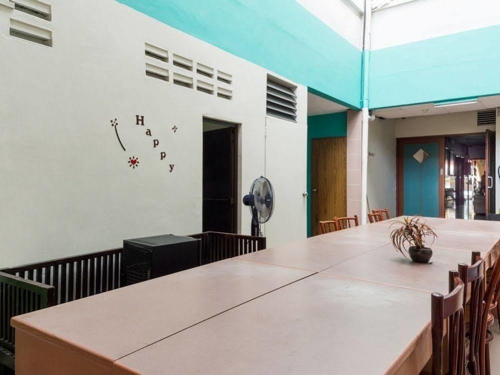 Отель Reddoorz Near Aljunied Mrt Сингапур Экстерьер фото